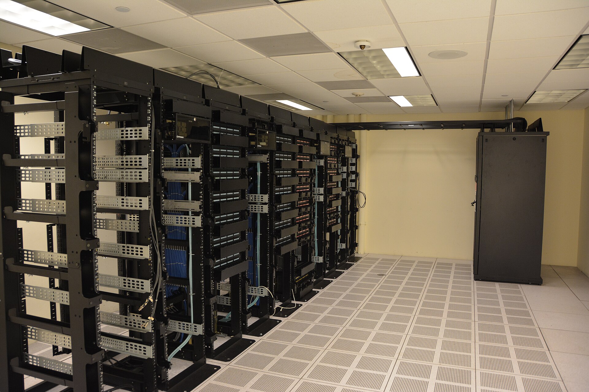 Sahinnetwork Rack ve fiziksel sunucu altyapısı
